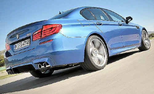 The new BMW M5 engine size drops from V10 to V8. The new BMW M5 engine size drops from V10 to V8.